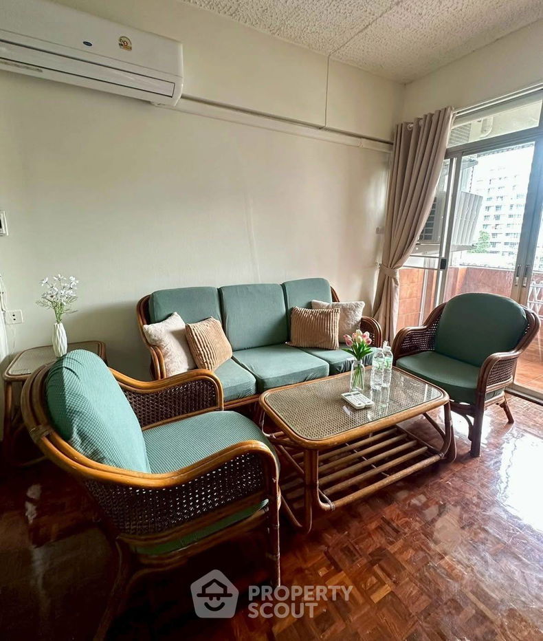 1-BR Condo at Ruenruedee Condominium near BTS Phloen Chit (ID 2502254)