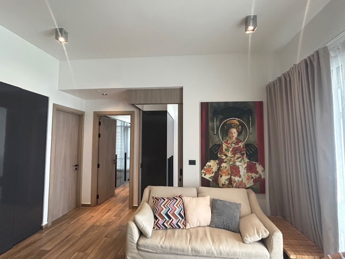 For rent: The Loft Asoke, 2 bedrooms, 2 bathrooms. Beautiful, great location, ready to move in. Near MRT Phetchaburi. Interested? Add Line: @841qqlnr