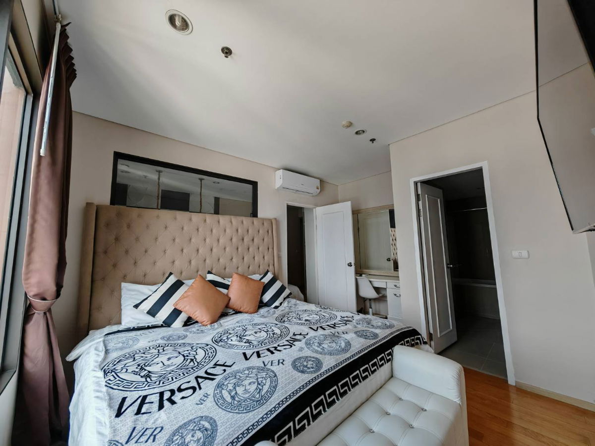 P-44468 Condo for rent Villa Asoke fully furnished (Confirm again when visit).