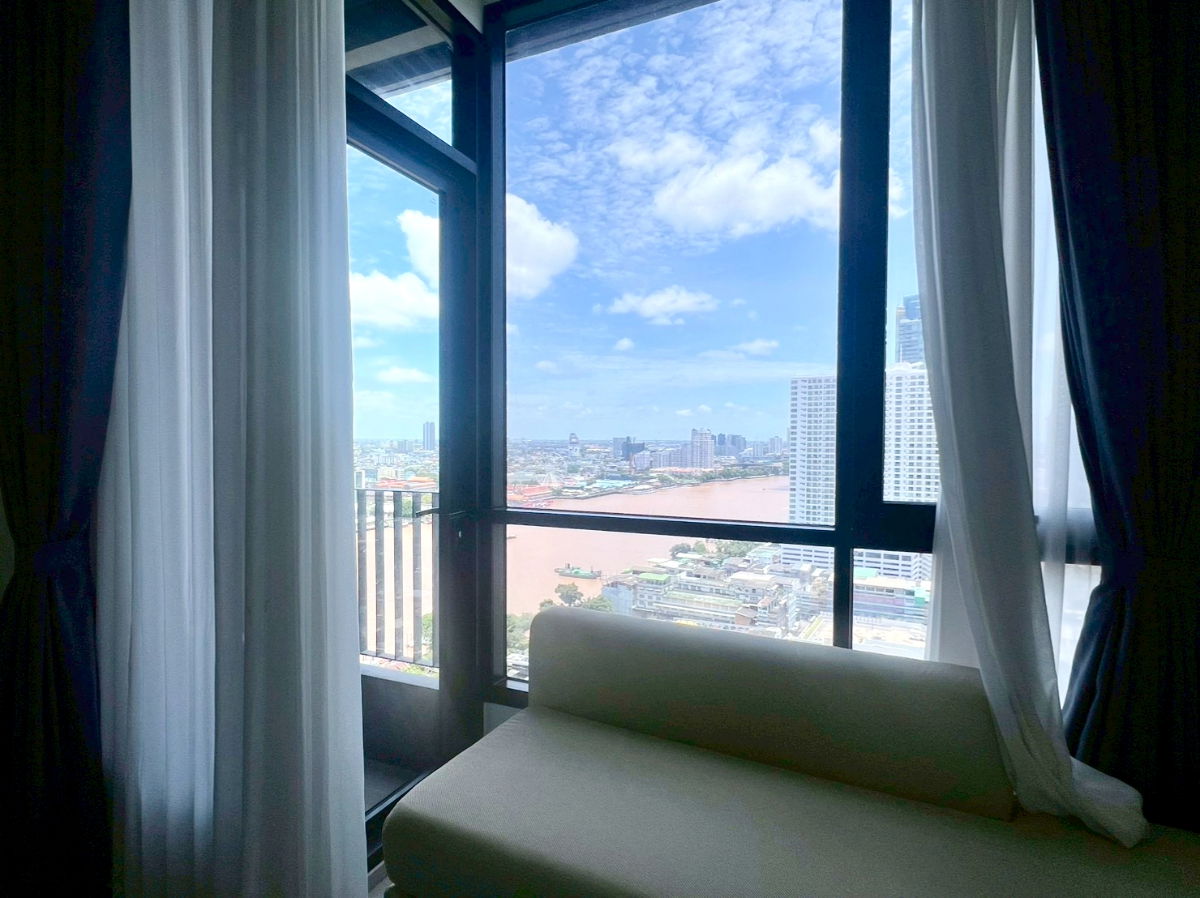 Chapter Charoennakhon Riverside