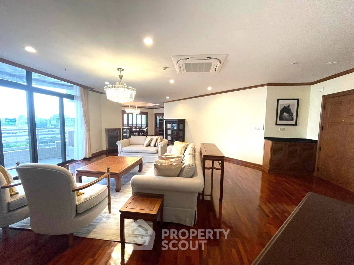 3-BR Condo at Ruamsuk Condominium near BTS Thong Lor (ID 1852873)