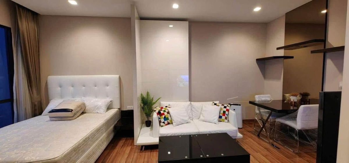 @Condorental condo for rent Ivy Ampio