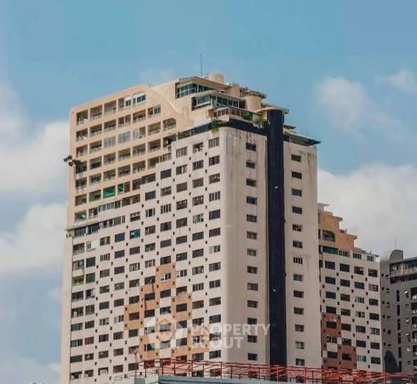 2-BR Condo at Srivara Mansion Condominium 1 near MRT Thailand Cultural Centre (ID 2393595)