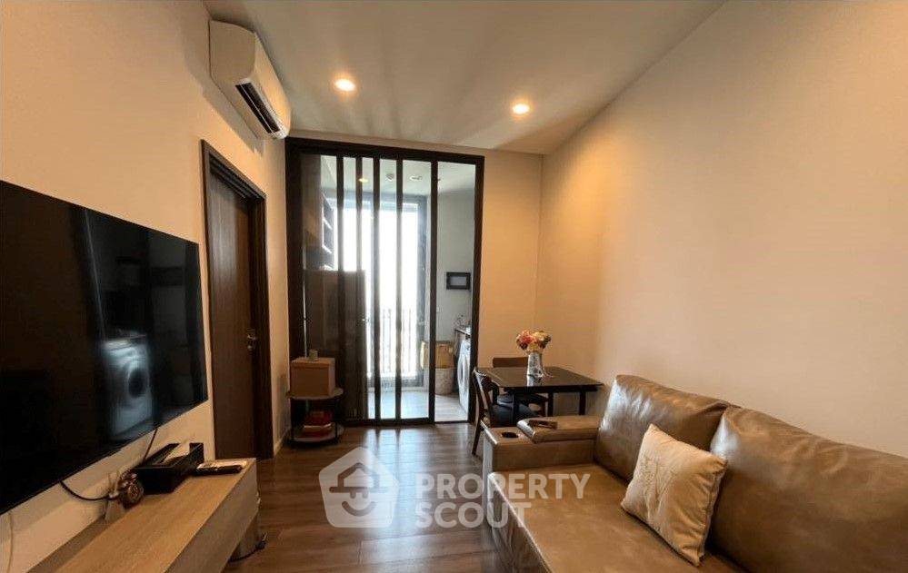 1-BR Condo at Whizdom Essence Sukhumvit near BTS Punnawithi (ID 998410)
