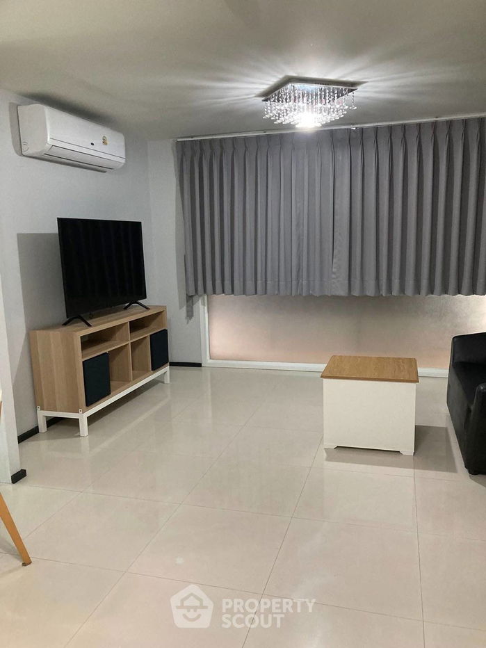 1-BR Condo at Bangkok Feliz Major Ratchayothin near BTS Ratchayothin (ID 2515433)