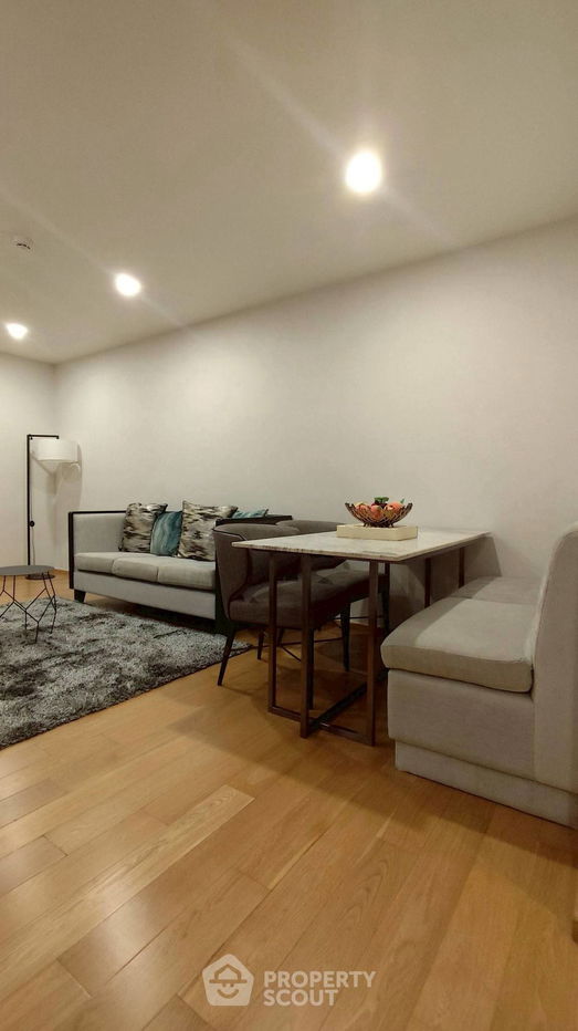 BTS Chit Lom အနီး Na Vara Residence ရှိ 2-BR ကွန်ဒို (ID 2515741)