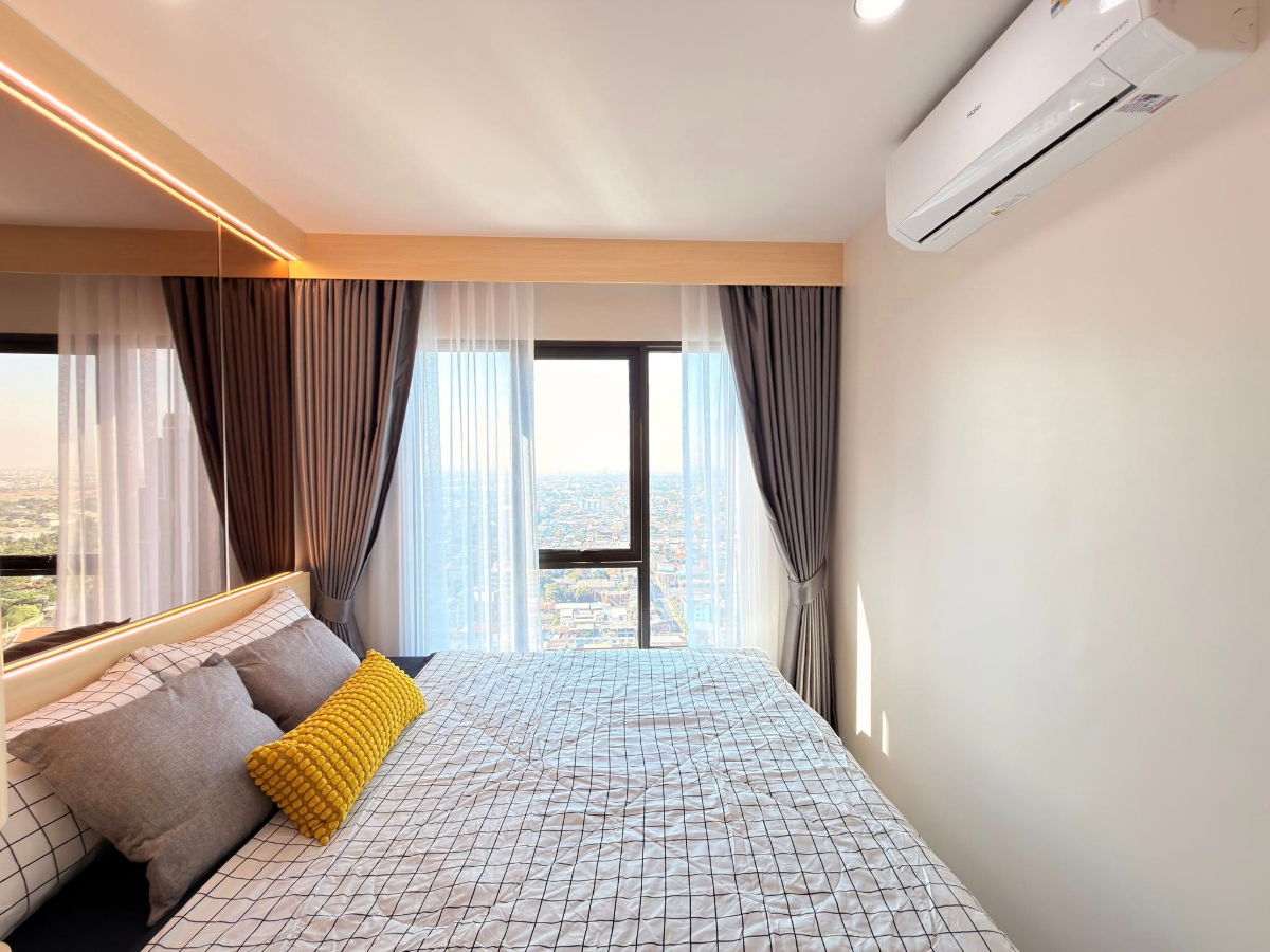 Regent Home Wutthakat | Price 11,000 THB | Beautiful room, great location, fully furnished, ready to move in.