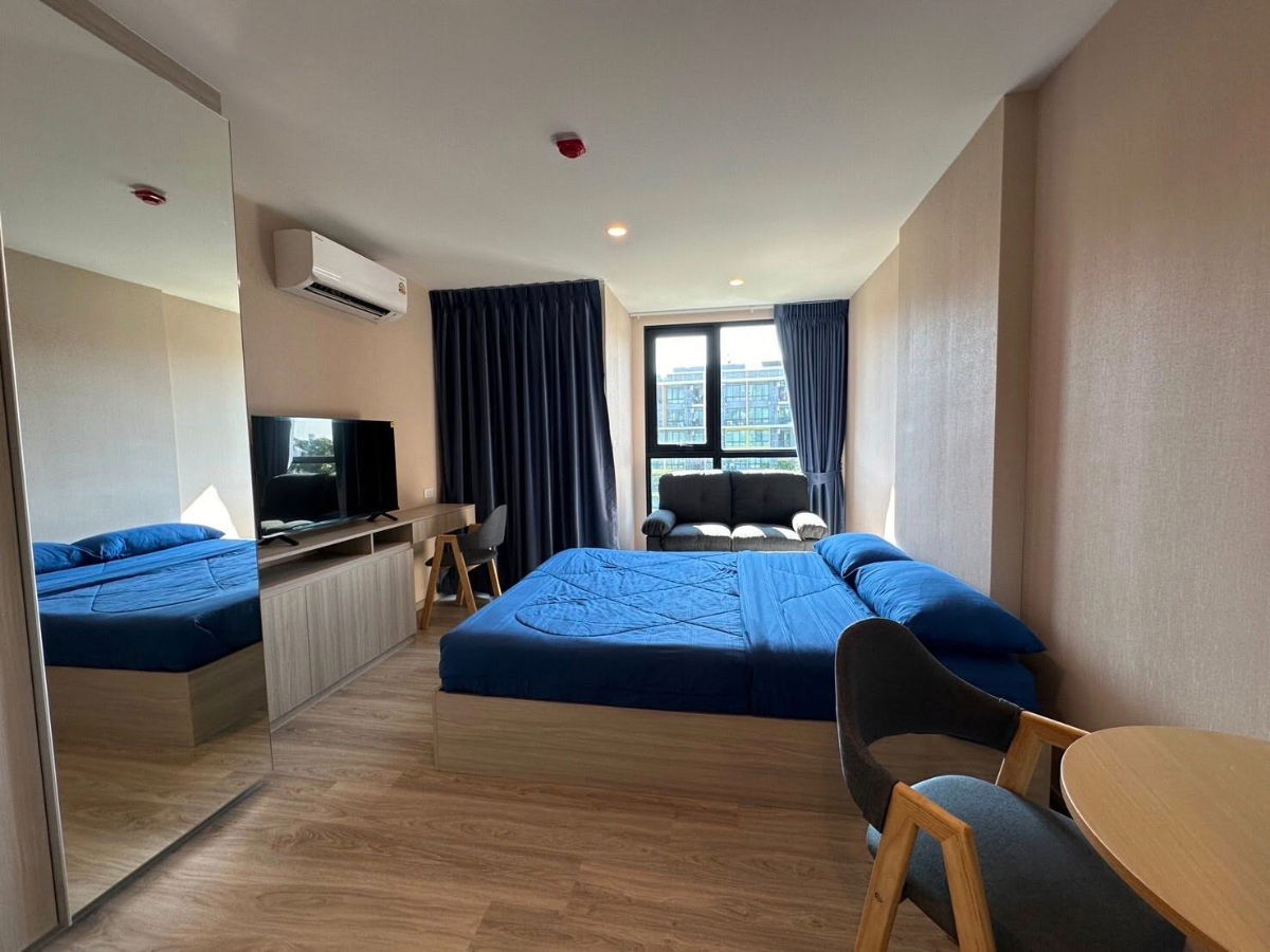 MRT Sri Udom 700 မီတာ။