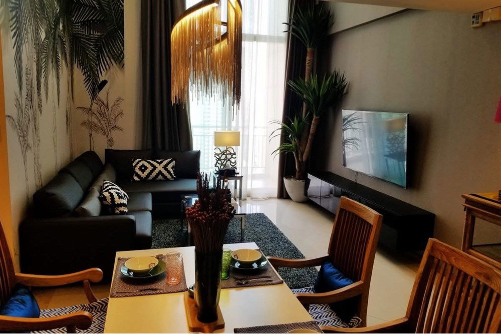 [920071083-49] "Luxury City Living: 2BR Condo in Sathon"