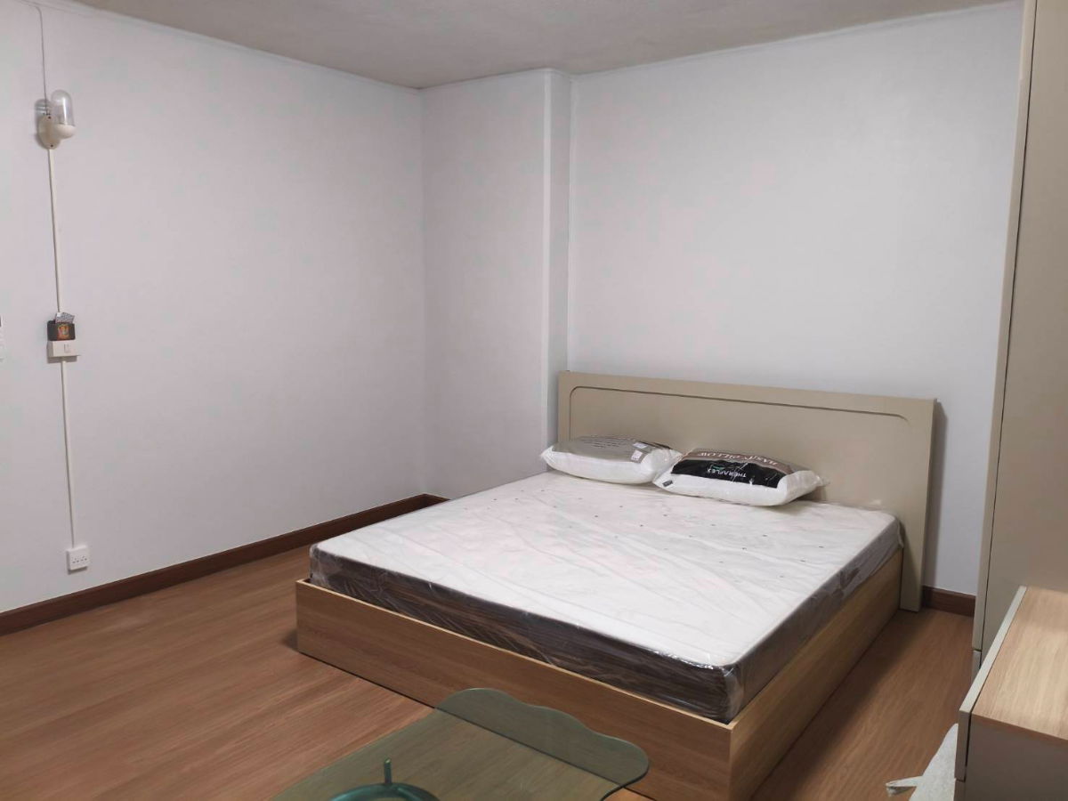 For rent, Chokchai Ruammit, 7th floor.