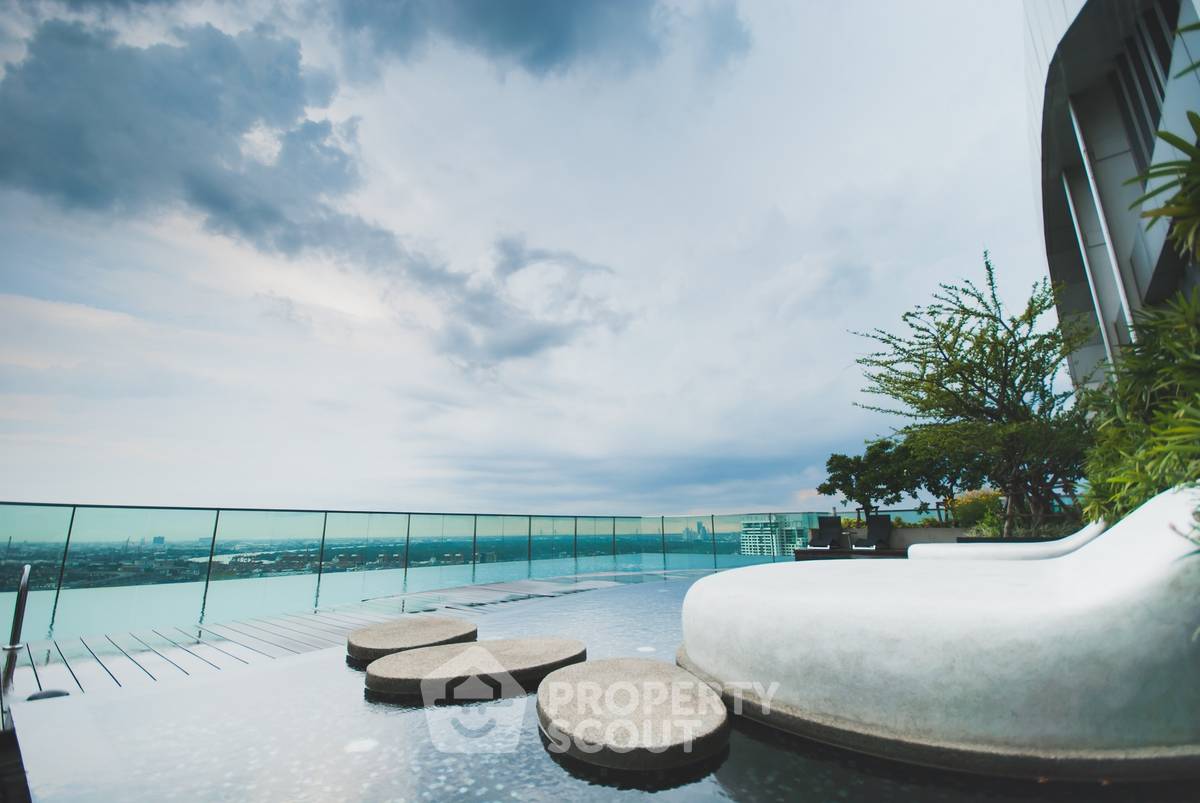 1-BR Condo at Rhythm Sukhumvit 44/1 near BTS Phra Khanong (ID 886578)