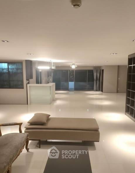 3-BR Condo at Liberty Park Condominium near MRT Sukhumvit (ID 2519622)