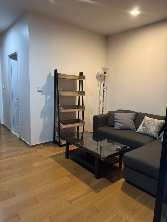 BTS Surasak 200 m. Price  20,000 Baht Condo Noble Revo Silom ( Rental )