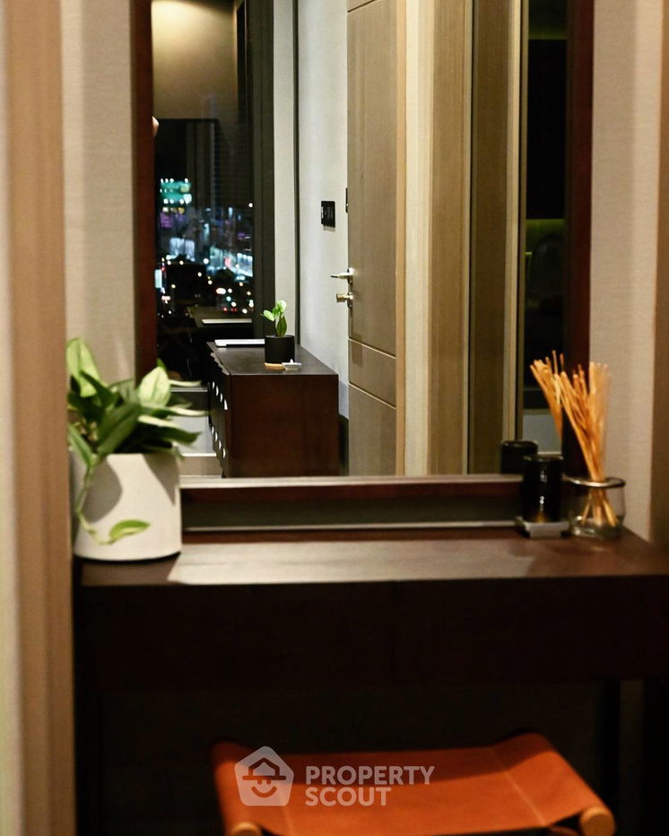 1-BR Condo at The Esse At Singha Complex near MRT Phetchaburi (ID 2524380)