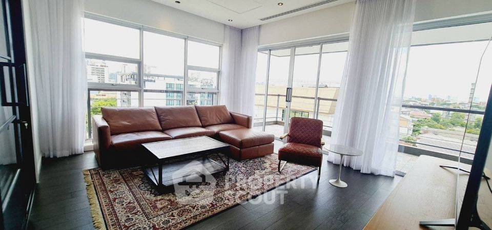 4-BR Condo at Penthouse Condominium 3 near BTS Ekkamai (ID 1065678)