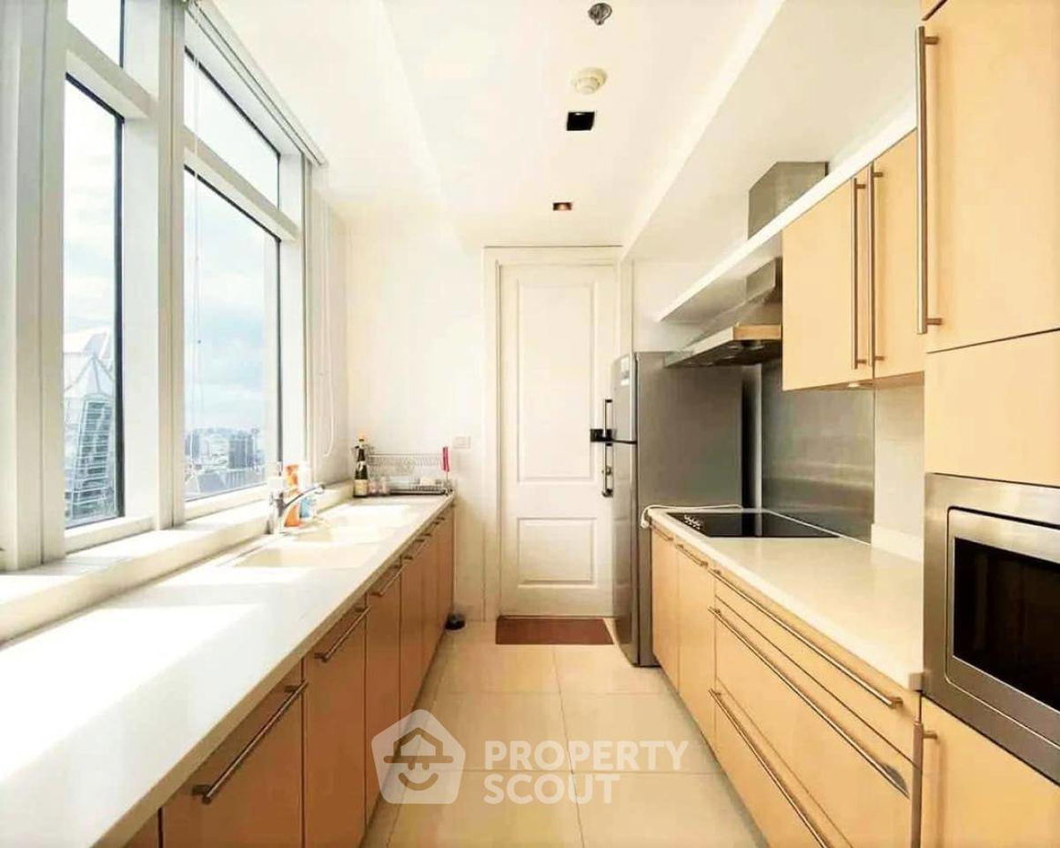 2-BR Condo at Athenee Residence near BTS Phloen Chit (ID 2519678)