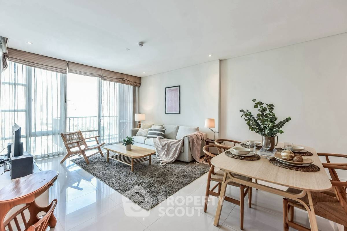 2-BR Condo at Fullerton Sukhumvit near BTS Ekkamai (ID 2523459)